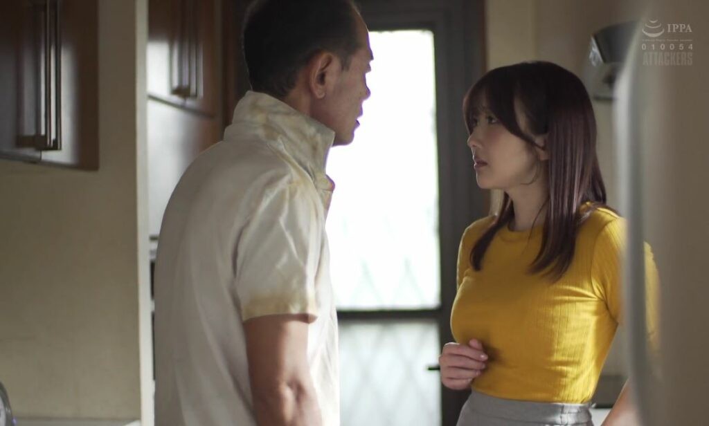 Cô vợ trẻ bị tên sếp cũ của chồng cưỡng hiếp khi chồng đi vắng